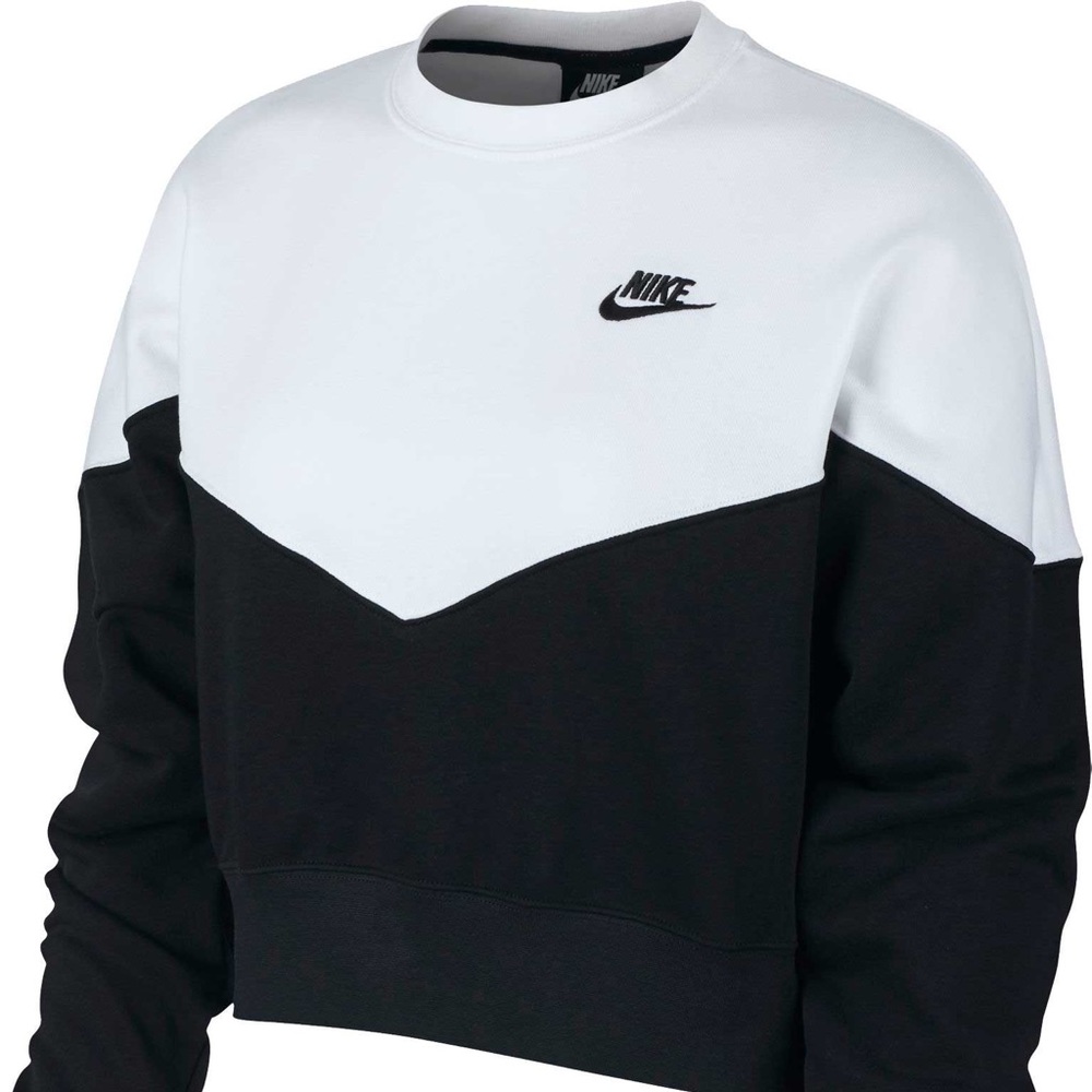 NWT Nike White and Black Cropped Sweatshirt